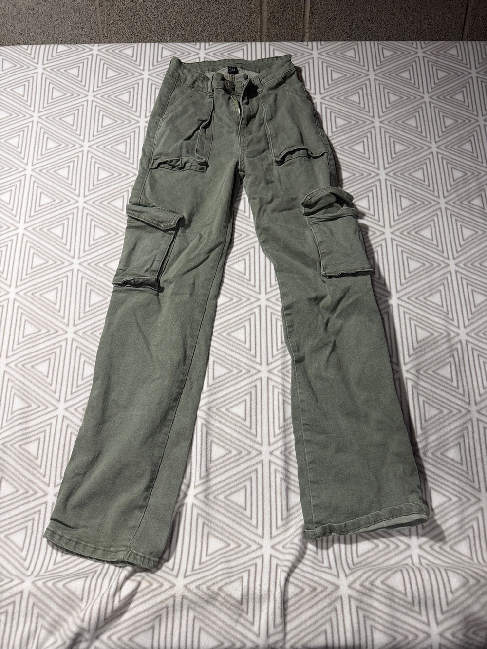 SHEIN Olive Green Cargo Pants with Multiple Pockets‎
